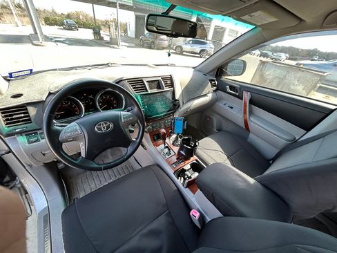 Used 2008 Toyota Highlander Limited w/ Tow Pkg image 4