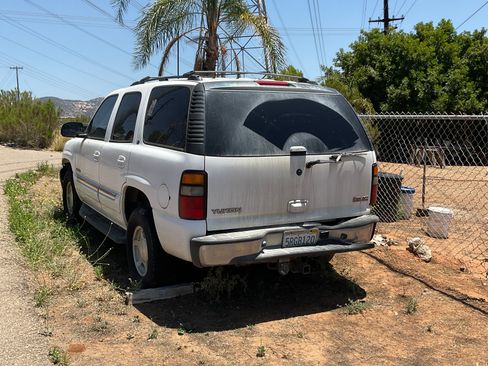 Used 2006 GMC Yukon SLT w/ SLT Preferred Equipment Group RWD image 1