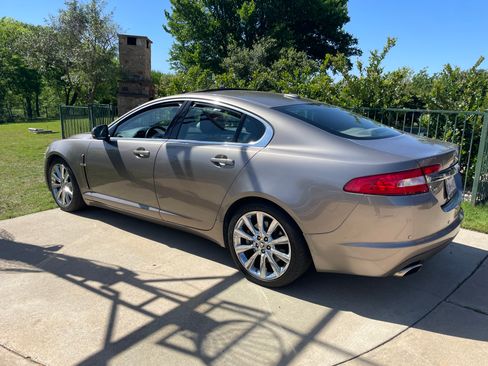 Used 2011 Jaguar XF image 2
