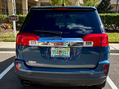 Used 2017 GMC Terrain SLE FWD image 2