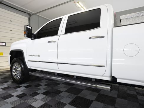 Used 2018 GMC Sierra 2500 Denali w/ Duramax Plus Package image 8