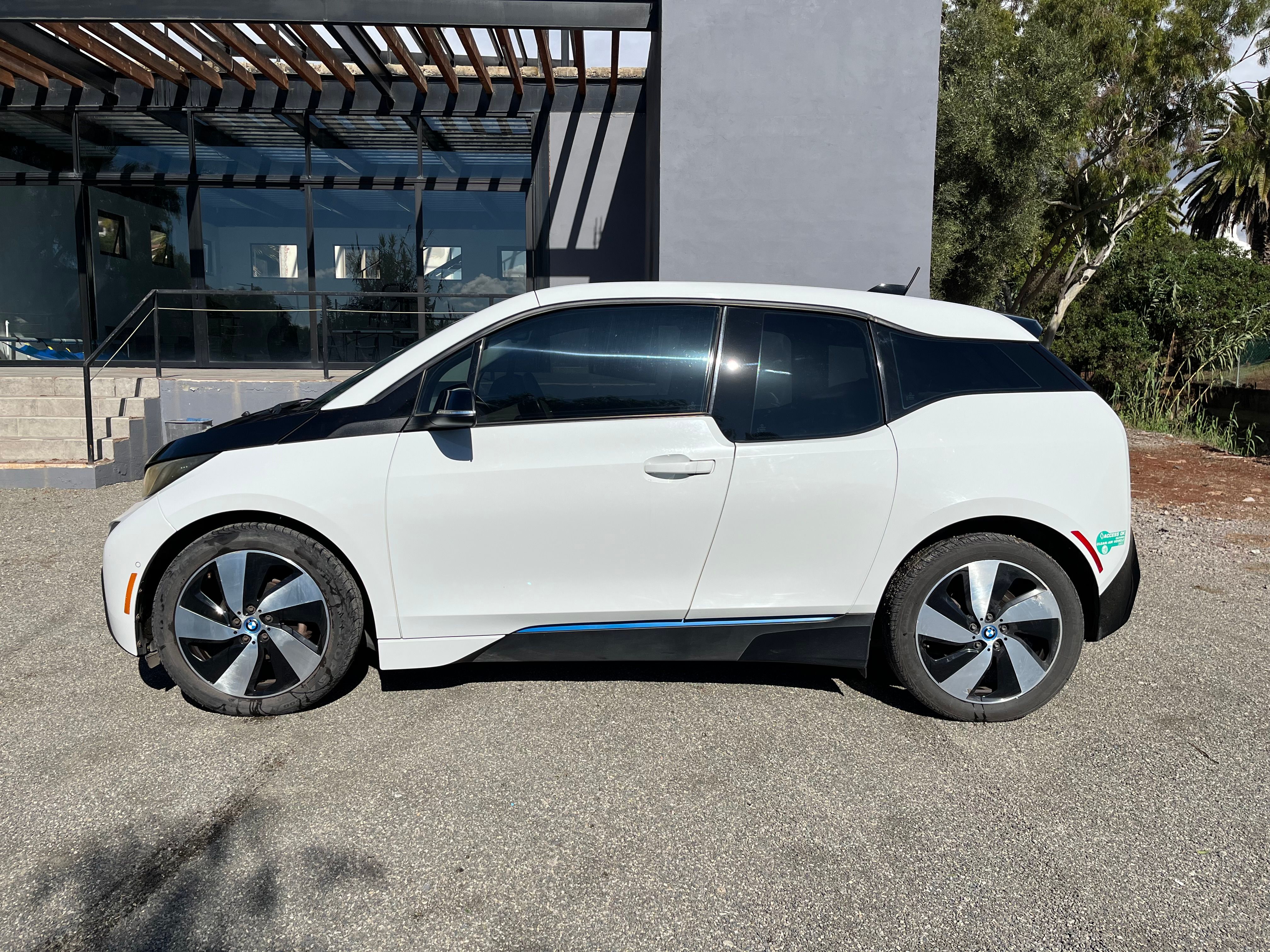 Used 2015 BMW i3 w/ Range Extender RWD image 6