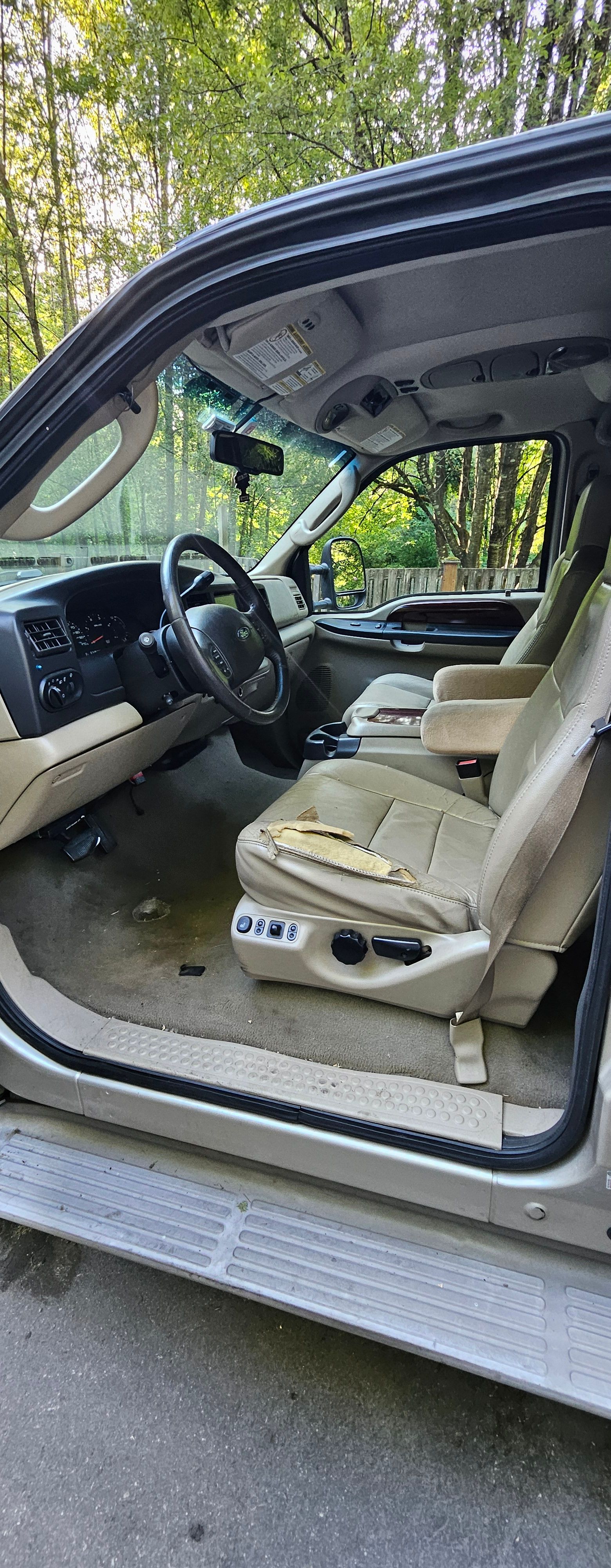 Used 2005 Ford Excursion Limited AWD/4WD image 26