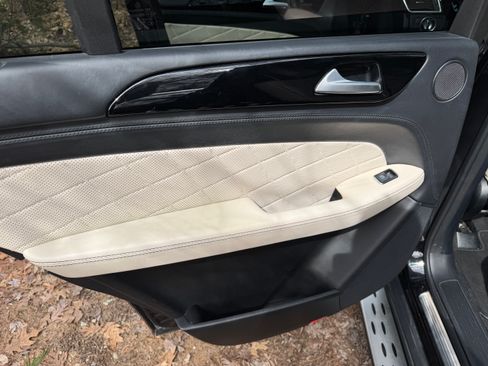 Used 2016 Mercedes-Benz GL 450 4MATIC image 17