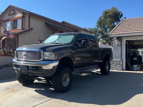 Used 2003 Ford F250 Lariat image 1