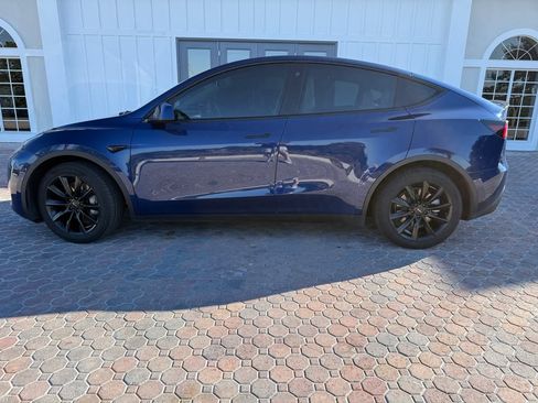Used 2022 Tesla Model Y Long Range image 1