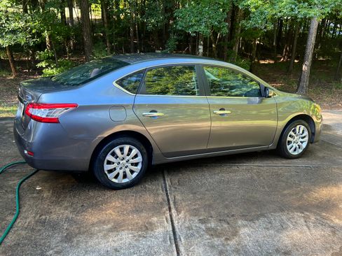 Used 2015 Nissan Sentra S image 9