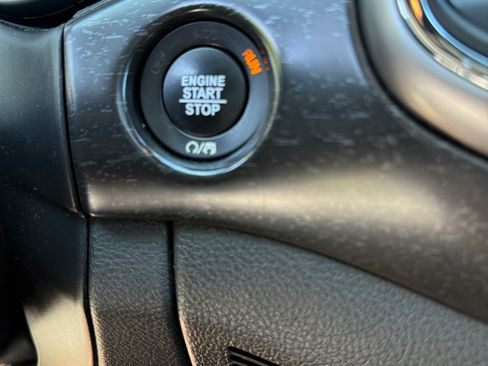 Used 2018 Jeep Grand Cherokee Altitude AWD/4WD image 18
