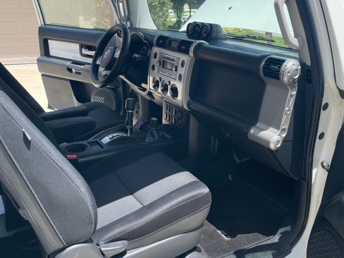 Used 2011 Toyota FJ Cruiser 4WD w/ Upgrade Pkg image 20
