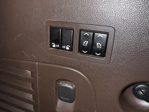 Used 2017 GMC Yukon Denali w/ Open Road Package image 16