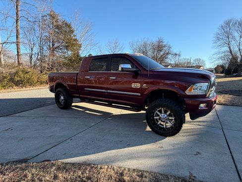 Used 2018 RAM 2500 Longhorn image 4