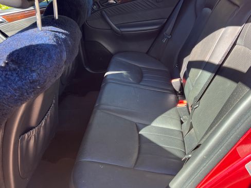 Used 2005 Mercedes-Benz C 320 Sedan image 12