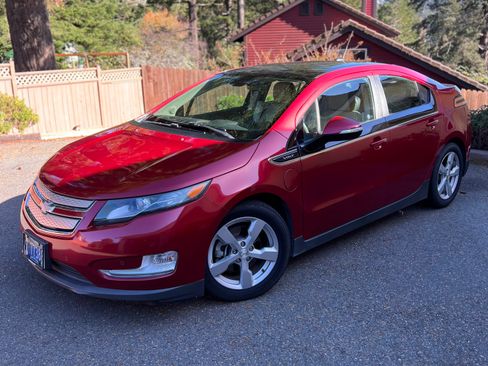 Used 2012 Chevrolet Volt Premium w/ Premium Trim Package image 2