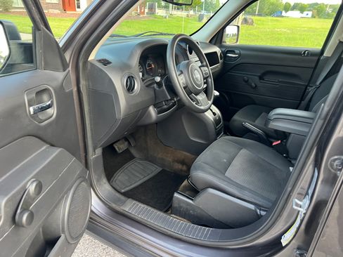 Used 2017 Jeep Patriot Sport AWD/4WD image 6