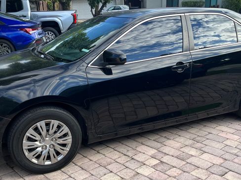 Used 2014 Toyota Camry LE image 2