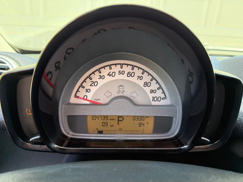 Used 2013 smart fortwo pure RWD image 14