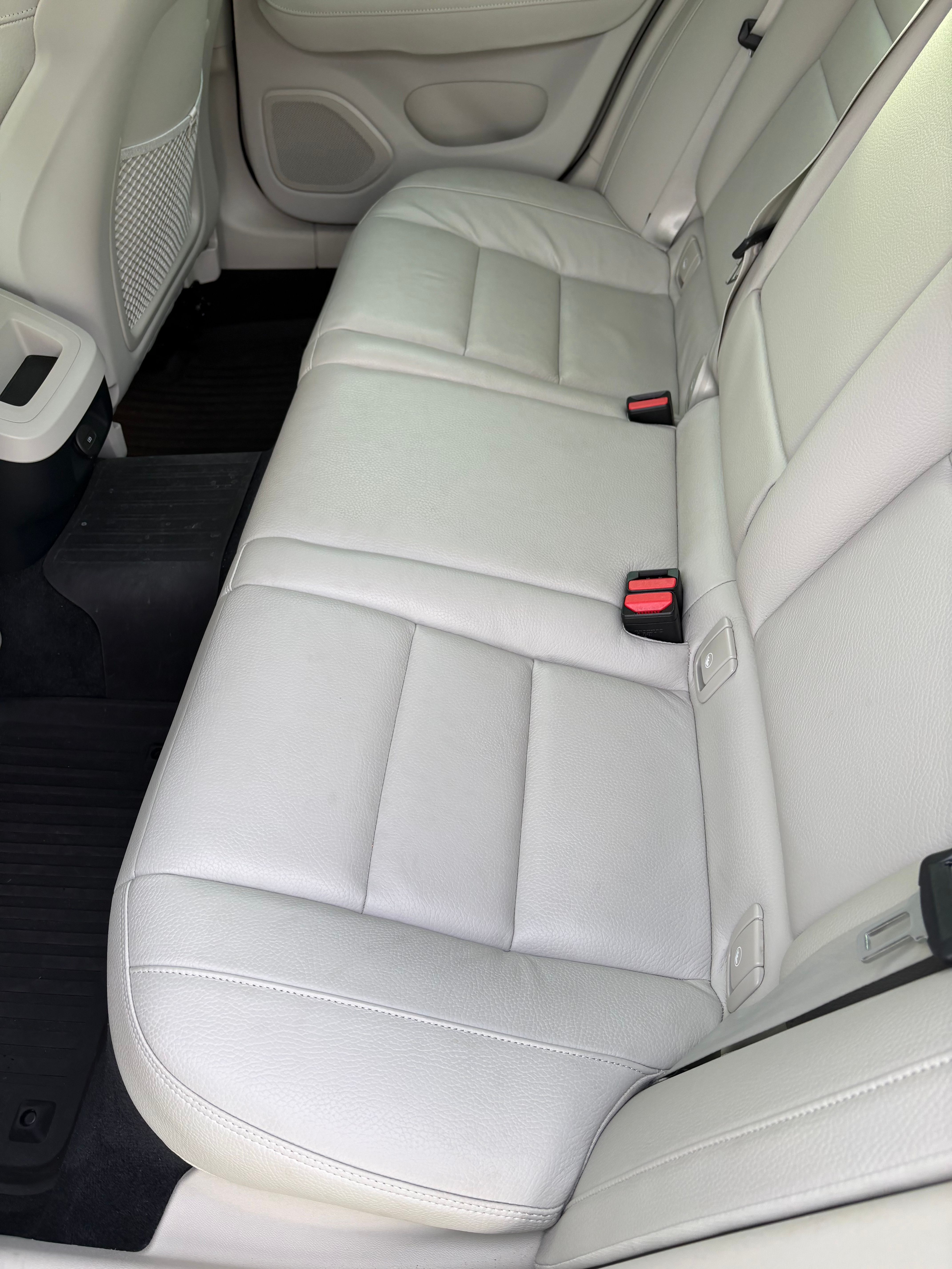 Used 2024 Volvo S60 B5 Plus w/ Protection Package Premier AWD/4WD image 15