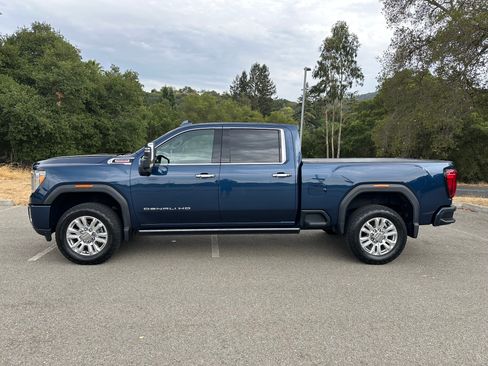 Used 2021 GMC Sierra 2500 Denali w/ Denali Ultimate Package AWD/4WD image 2