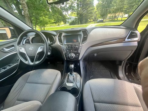 Used 2018 Hyundai Santa Fe SE w/ Cargo Package FWD image 2