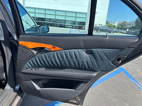 Used 2006 Mercedes-Benz E 55 AMG Sedan image 21