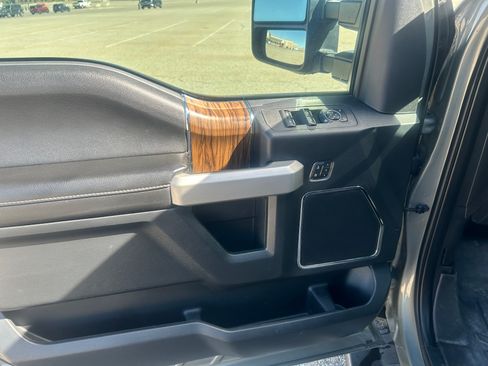 Used 2019 Ford F150 Lariat AWD/4WD image 5
