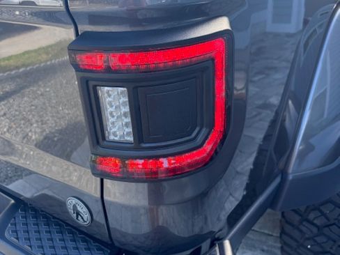 Used 2023 Jeep Gladiator Sport image 15