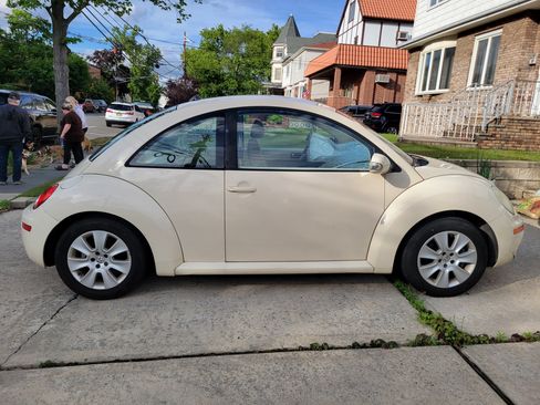 Used 2008 Volkswagen Beetle S FWD image 1
