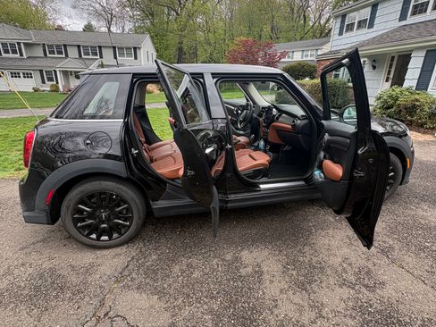 Used 2022 MINI Cooper 4-Door Hardtop w/ Signature Upholstery Package FWD image 11