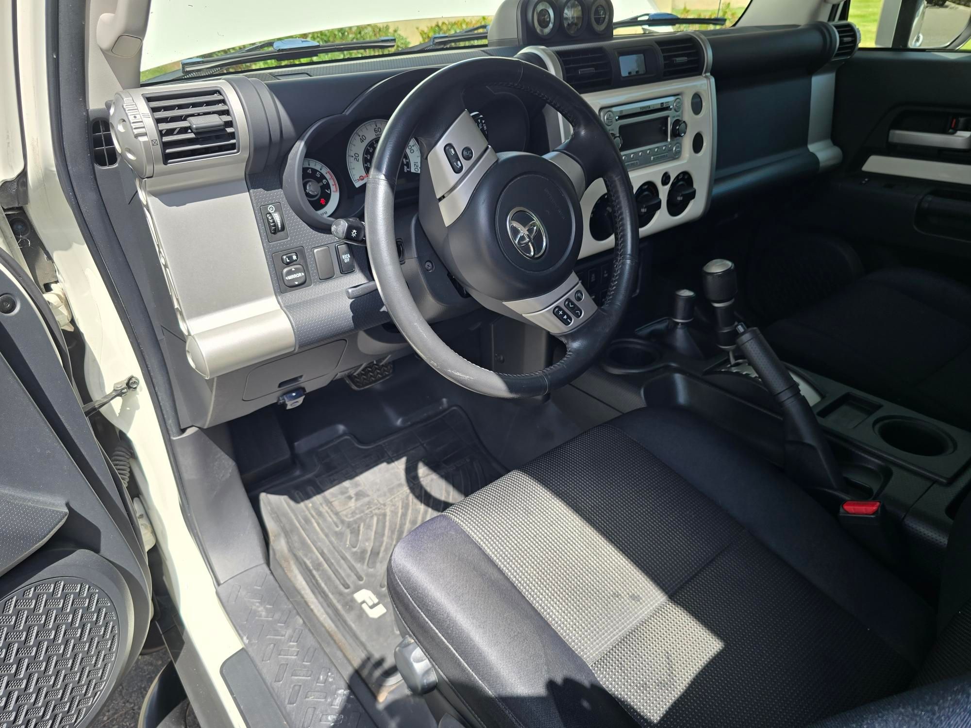Used 2013 Toyota FJ Cruiser 4WD w/ Upgrade Pkg image 17