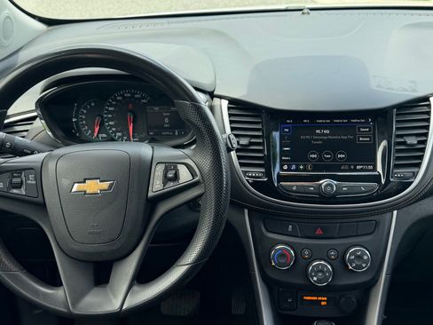 Used 2021 Chevrolet Trax LS w/ Tint and Cruise Package FWD image 10