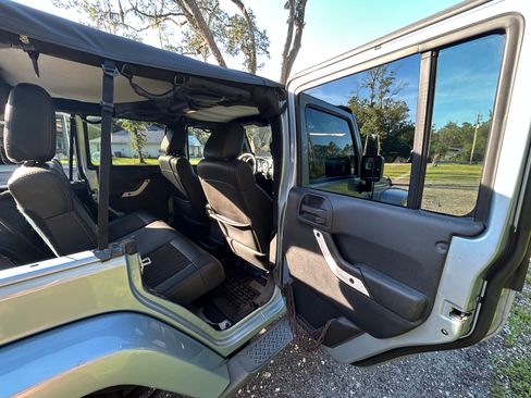 Used 2012 Jeep Wrangler Unlimited Sahara AWD/4WD image 18