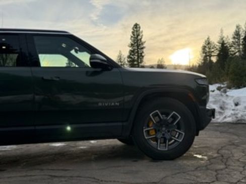 Used 2023 Rivian R1S Adventure image 5