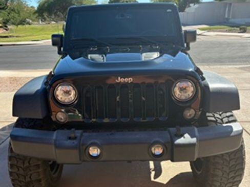 Used 2017 Jeep Wrangler Unlimited Rubicon w/ Connectivity Group AWD/4WD image 2