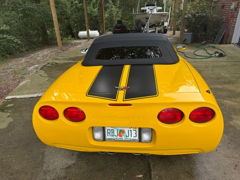 Used 2002 Chevrolet Corvette Convertible w/ Preferred Equipment Group2 image 2