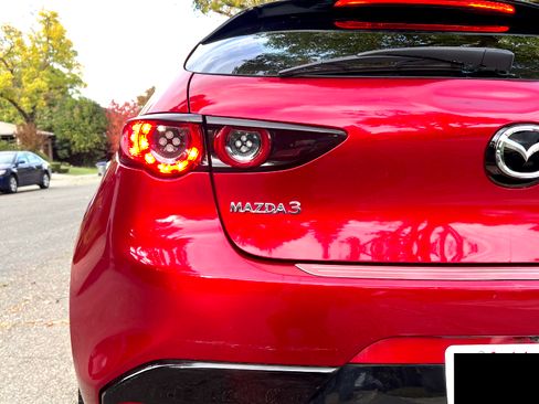 Used 2020 MAZDA MAZDA3 Hatchback w/ Preferred Package image 9