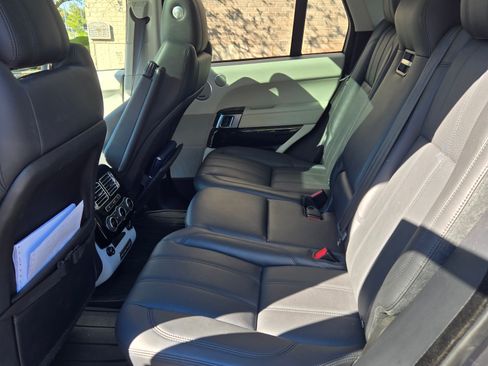 Used 2014 Land Rover Range Rover HSE image 9
