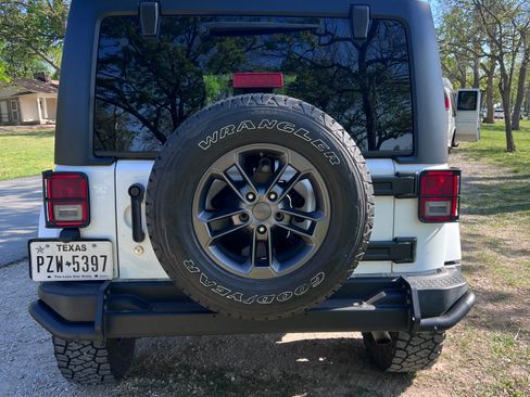 Used 2018 Jeep Wrangler Unlimited Sport image 26