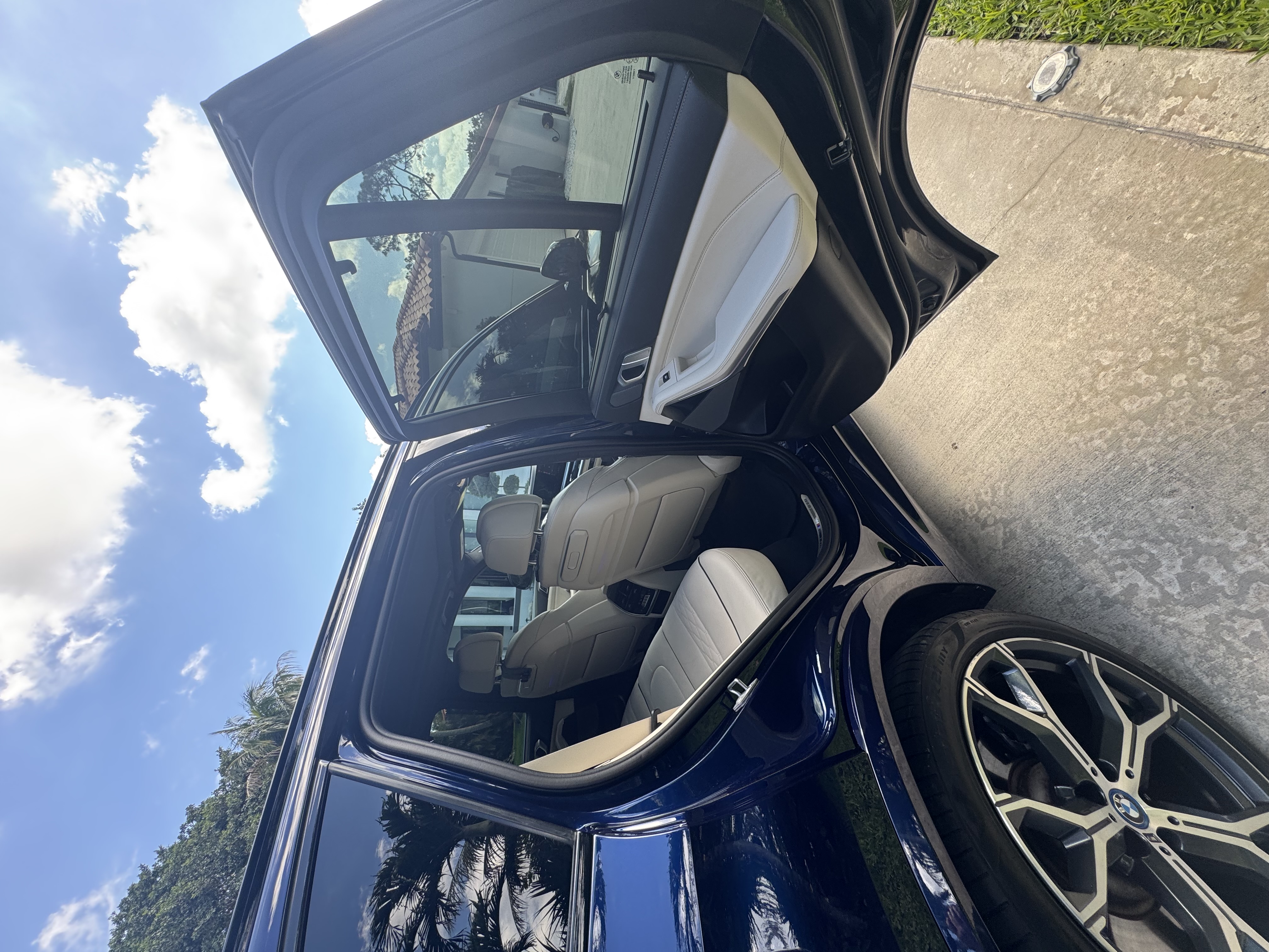 Used 2024 BMW X5 xDrive50e w/ Executive Package AWD/4WD image 31