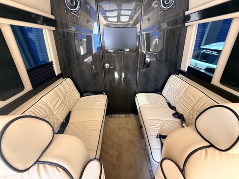 Used 2021 Mercedes-Benz Sprinter 3500 image 12