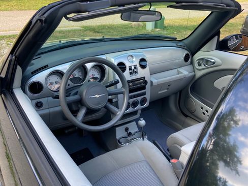 Used 2007 Chrysler PT Cruiser Convertible w/ Spring Special Group FWD image 1