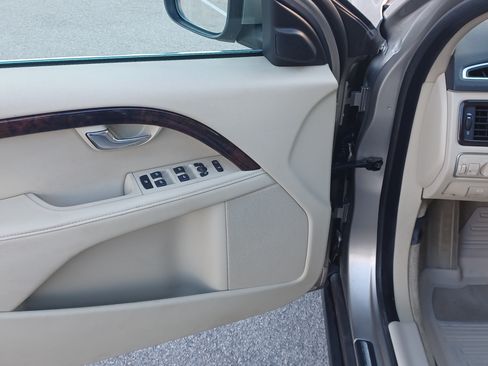 Used 2016 Volvo XC70 T5 Premier w/ Proximity Package image 15