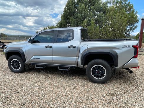 Used 2024 Toyota Tacoma TRD Off-Road AWD/4WD image 9