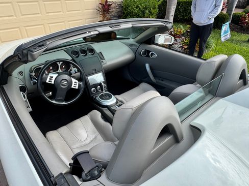 Used 2006 Nissan 350Z Touring image 11