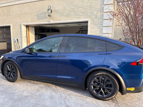 Used 2022 Tesla Model X image 4