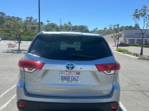 Used 2019 Toyota Highlander XLE image 10