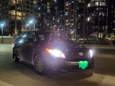 Used 2010 Toyota Corolla LE image 2