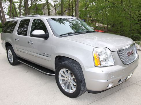 Used 2007 GMC Yukon XL Denali AWD/4WD image 4