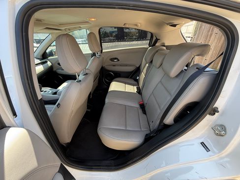 Used 2019 Honda HR-V Touring image 6