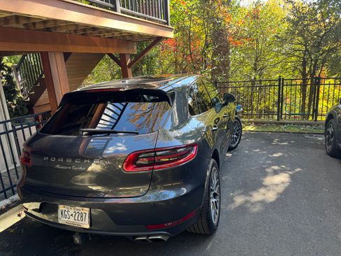 Used 2017 Porsche Macan Turbo image 28