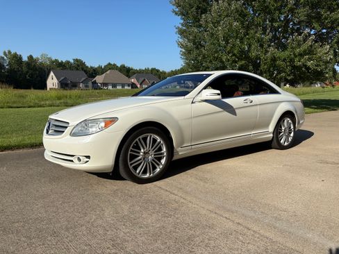 Used 2010 Mercedes-Benz CL 550 4MATIC image 1